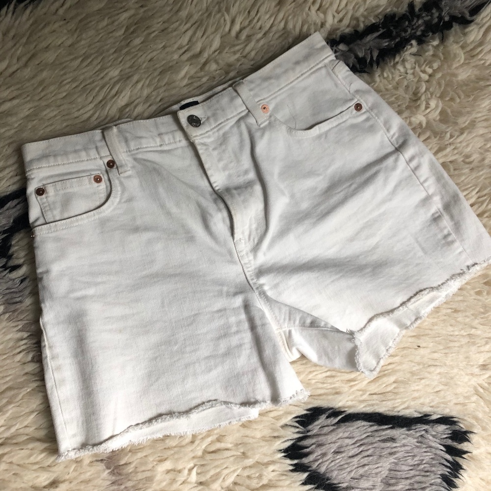 GAP Denim - High Rise 4" white jean shorts frayed hem - Woman's 8/29
